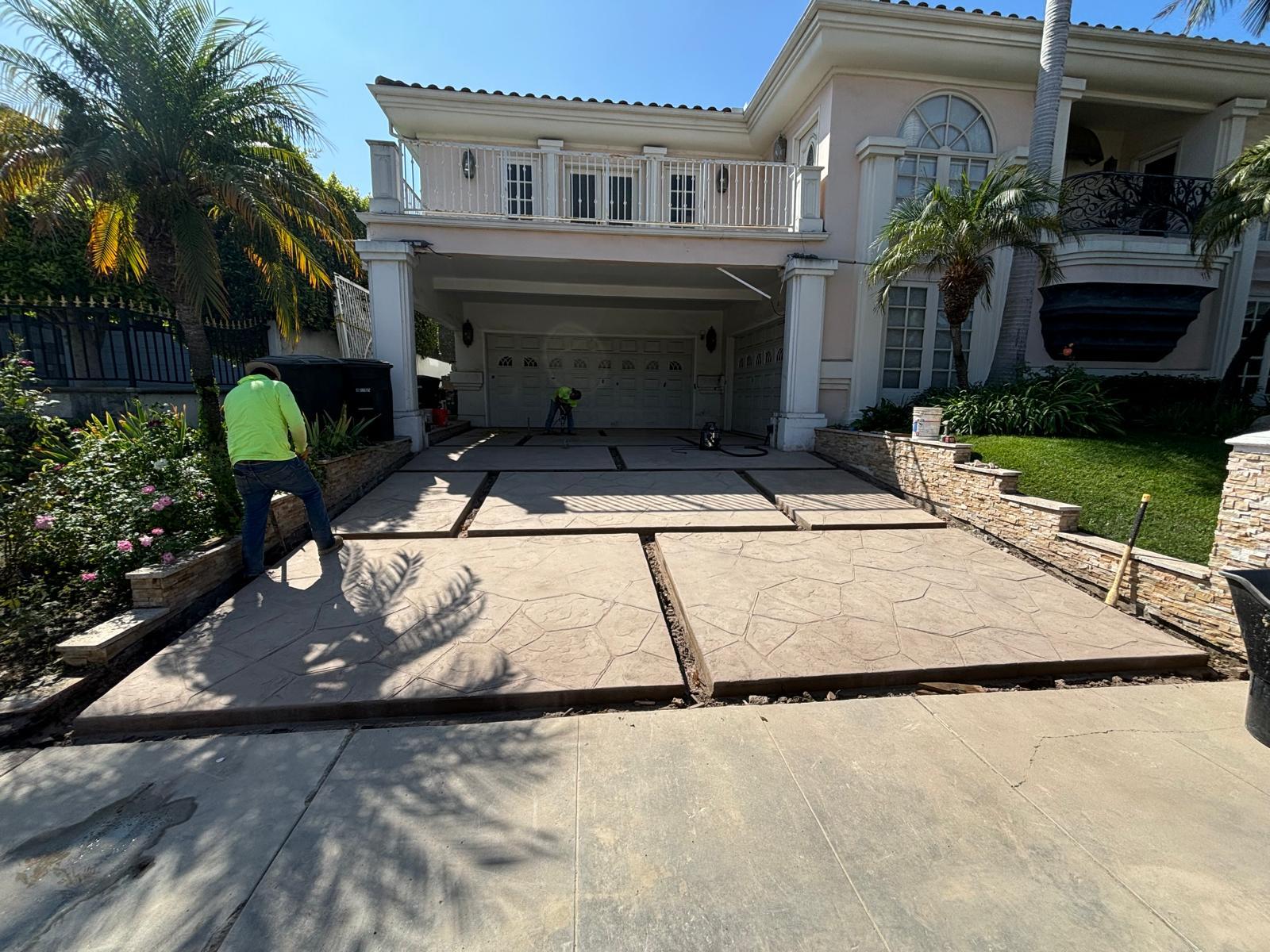 Stamped concrete driveway with flagstone pattern