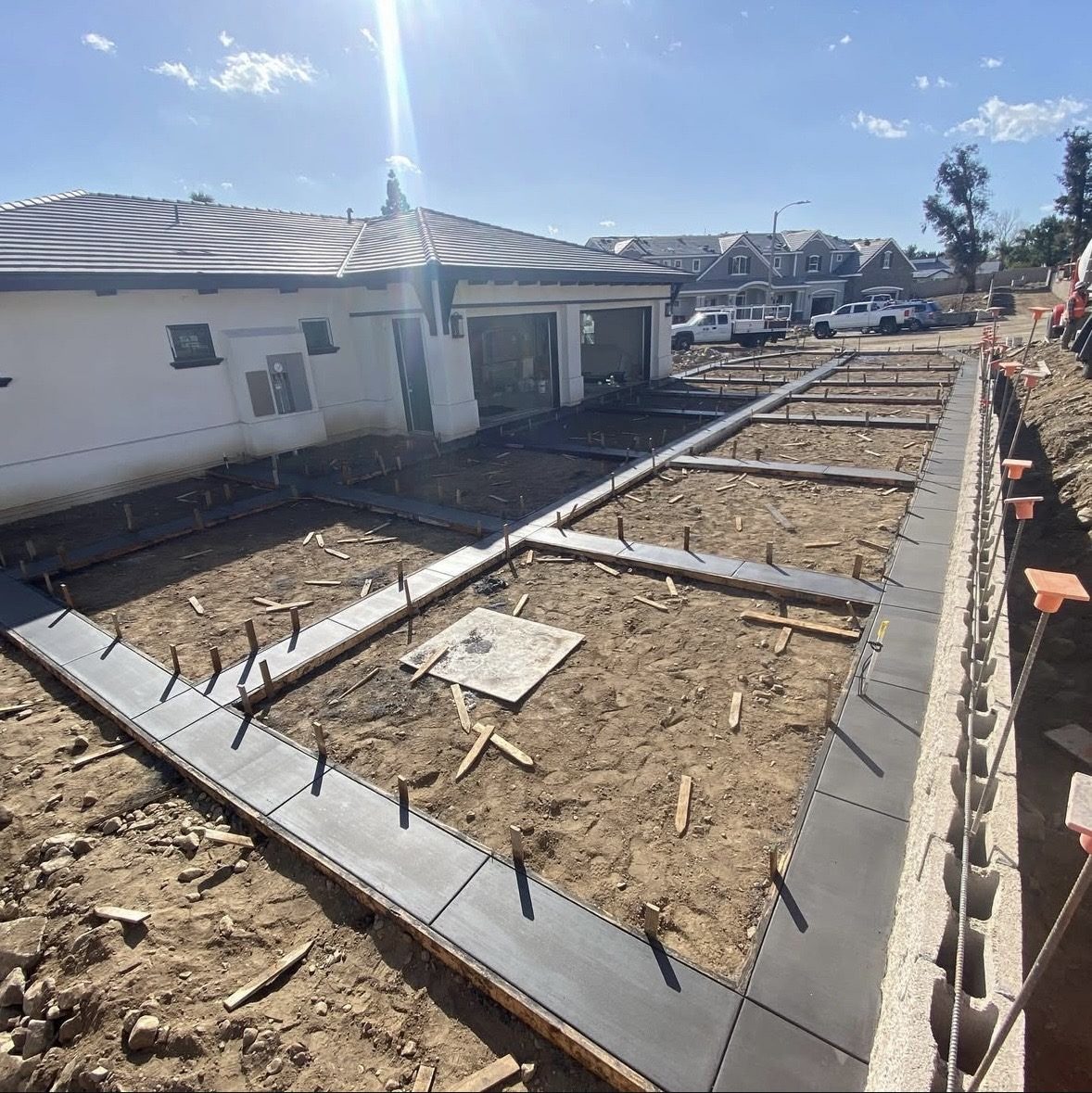 Charcoal border bands poured ahead of the field pour on a new home